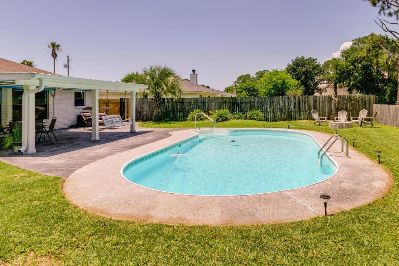 Gulf Breeze Vacation Rental For 2 With Pool Access! Exteriör bild